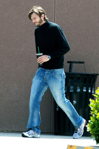 Illustration for article titled This is what Ashton Kutcher looks like as Steve Jobs